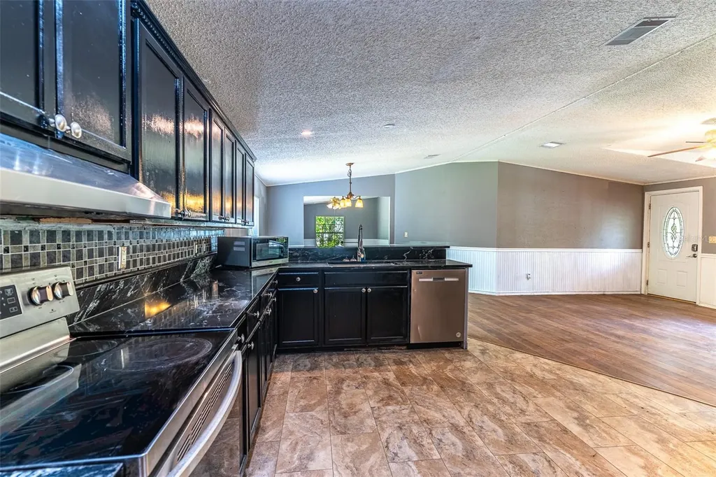 17822 Commonwealth Avenue N Polk City FL 33868