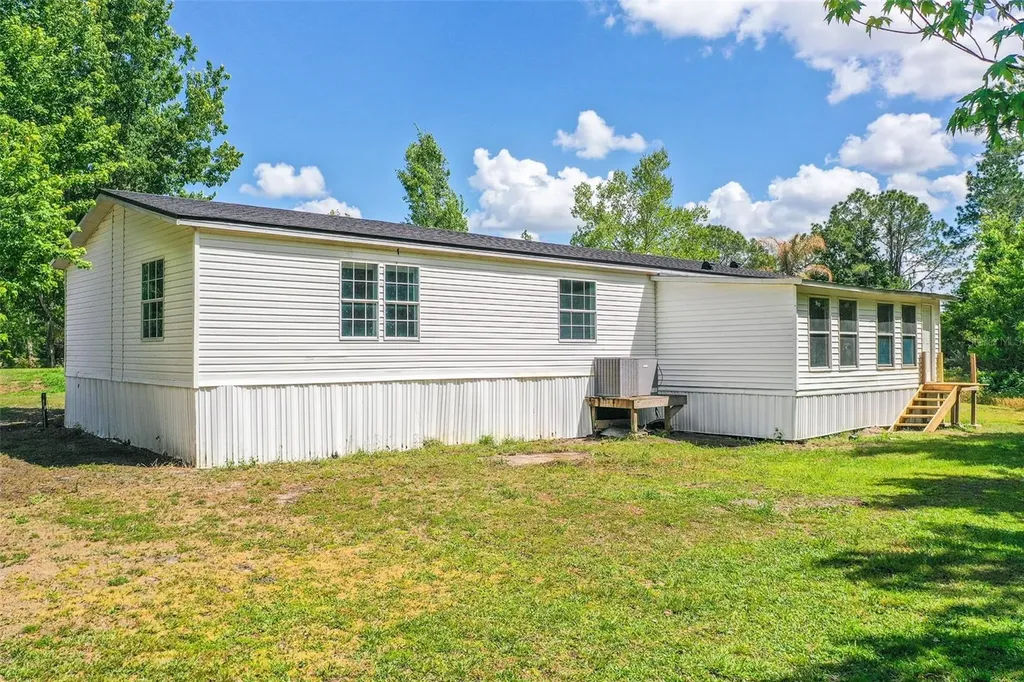17822 Commonwealth Avenue N Polk City FL 33868