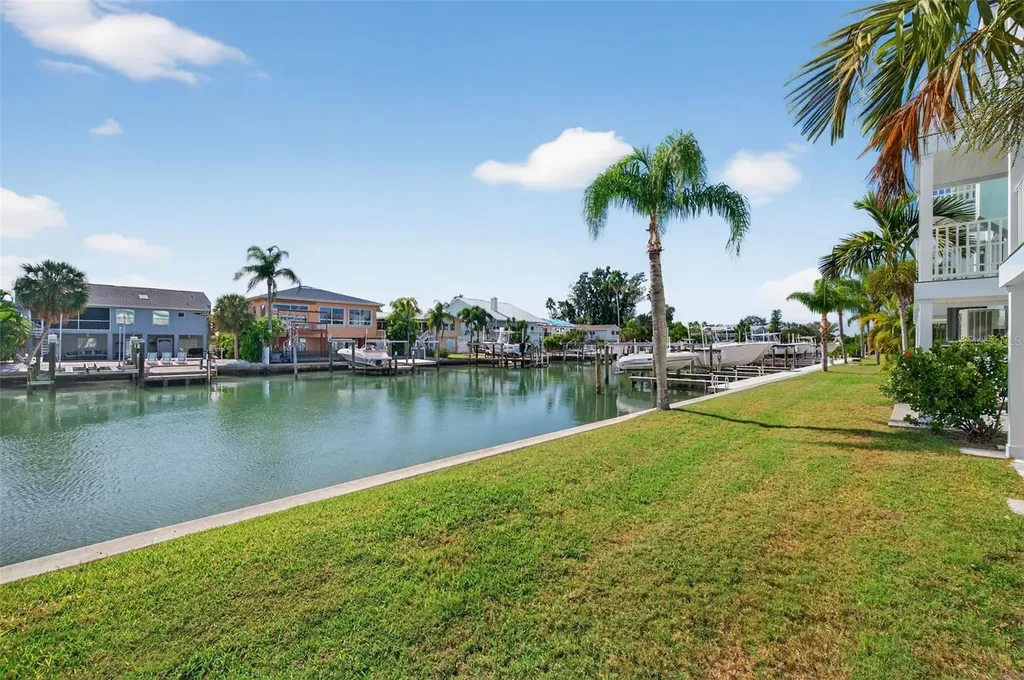 669 Garland Circle Indian Rocks Beach FL 33785