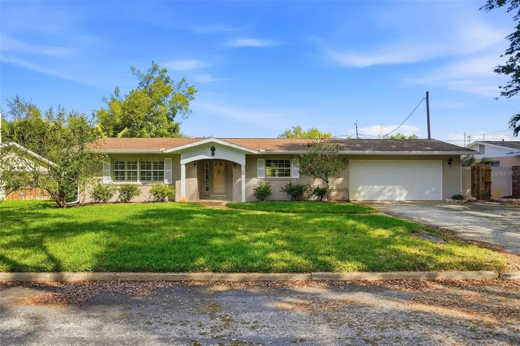8235 39th Avenue N St Petersburg FL 33709