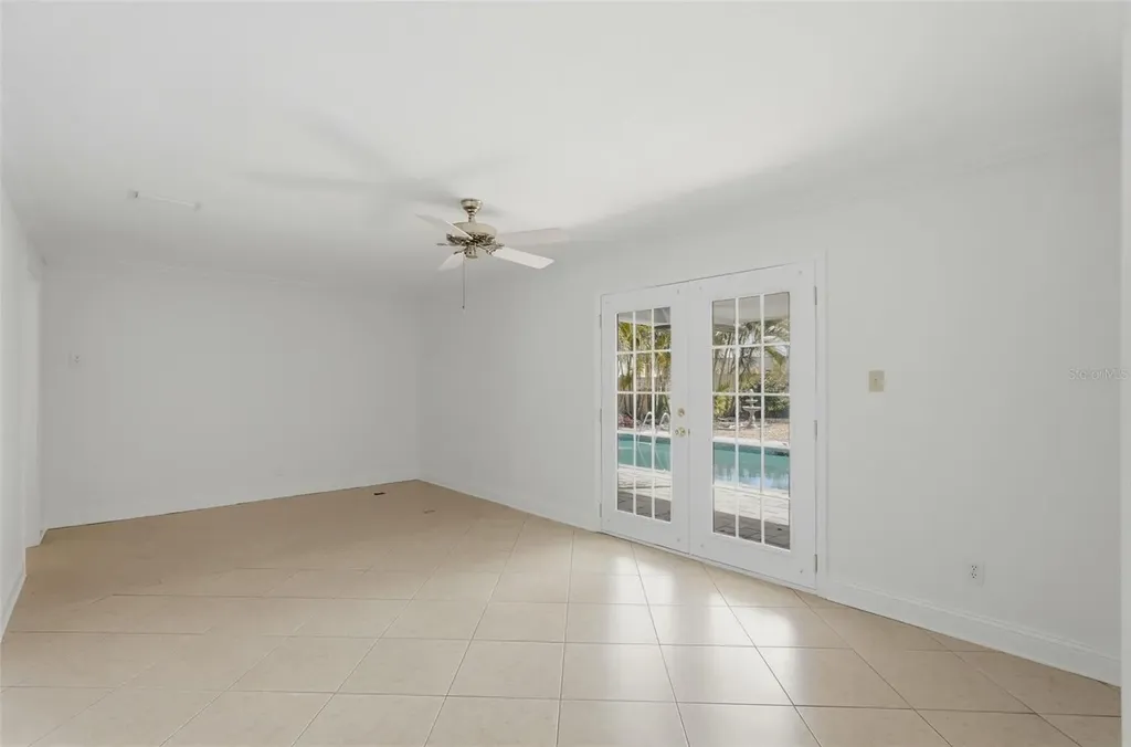 8235 39th Avenue N St Petersburg FL 33709