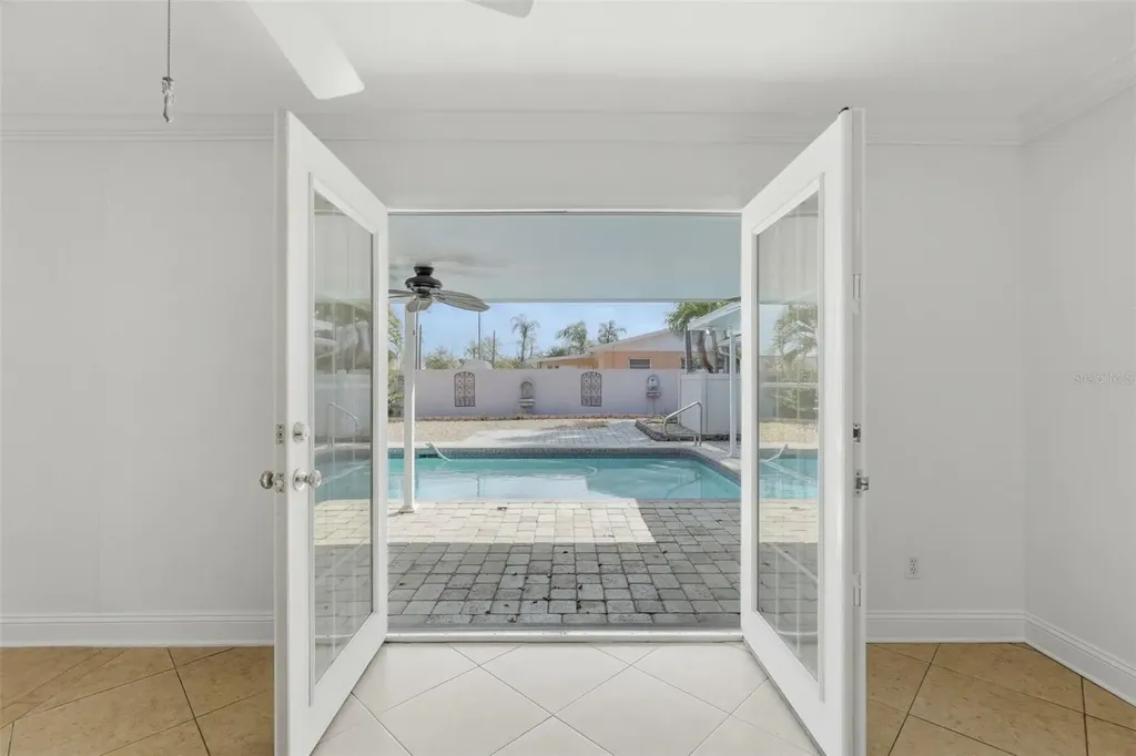 8235 39th Avenue N St Petersburg FL 33709