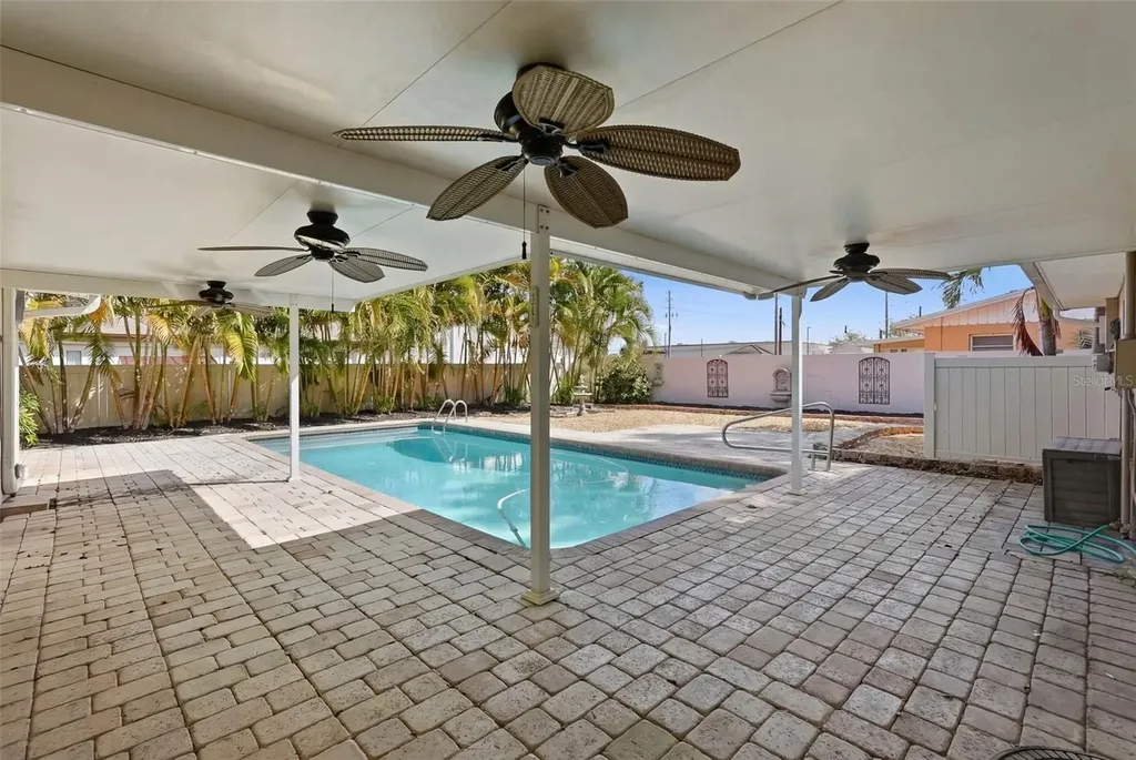 8235 39th Avenue N St Petersburg FL 33709