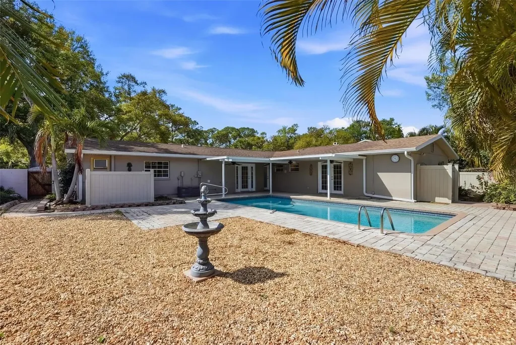 8235 39th Avenue N St Petersburg FL 33709