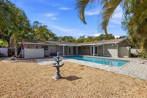 8235 39th Avenue N St Petersburg FL 33709