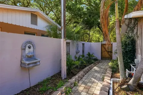 8235 39th Avenue N St Petersburg FL 33709