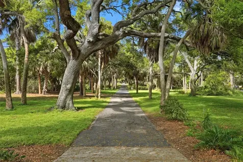8235 39th Avenue N St Petersburg FL 33709