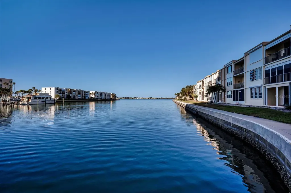 7420 Bay Island Drive South Pasadena FL 33707
