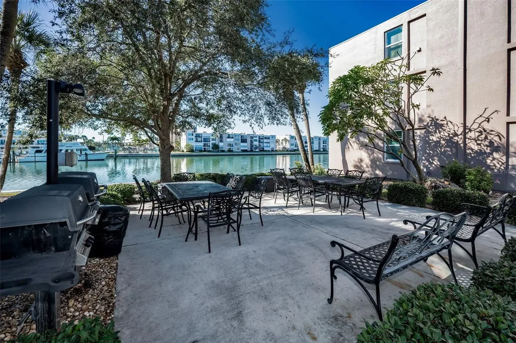 7420 Bay Island Drive South Pasadena FL 33707