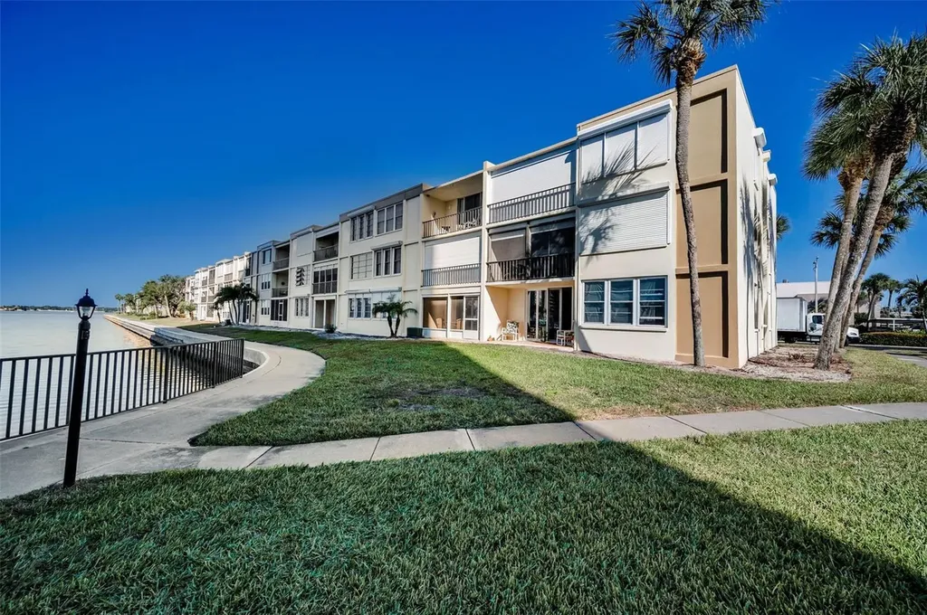 7420 Bay Island Drive South Pasadena FL 33707