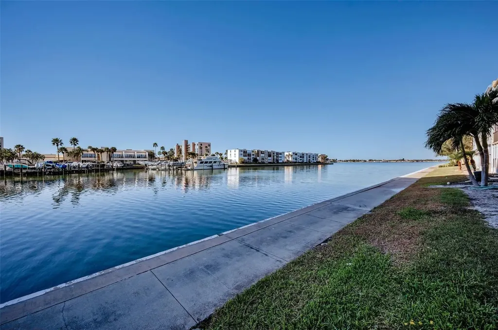 7420 Bay Island Drive South Pasadena FL 33707