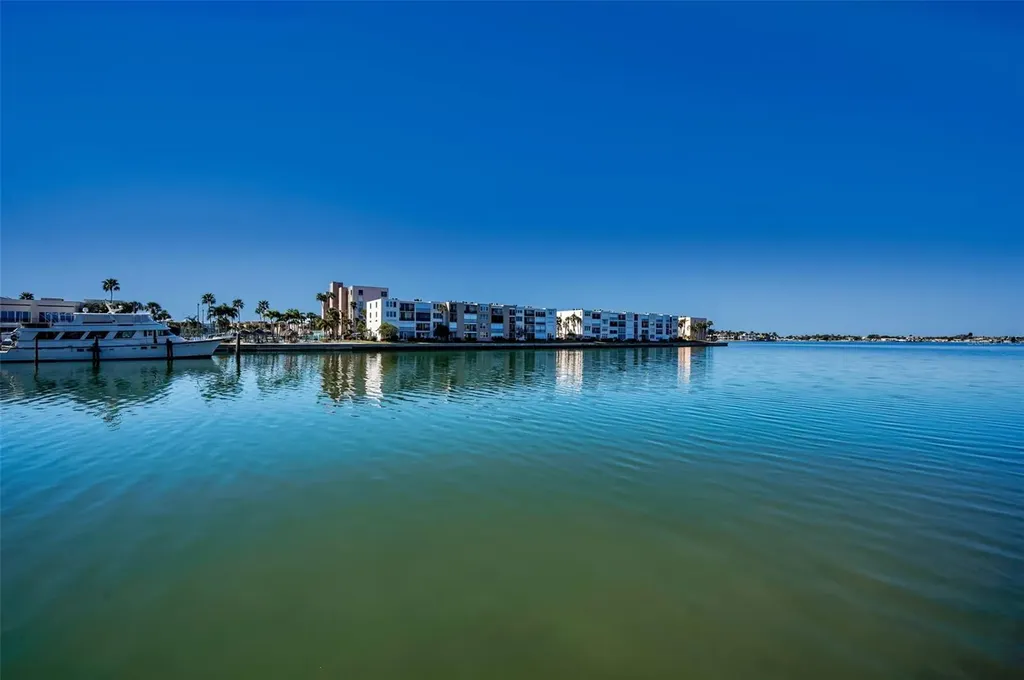 7420 Bay Island Drive South Pasadena FL 33707