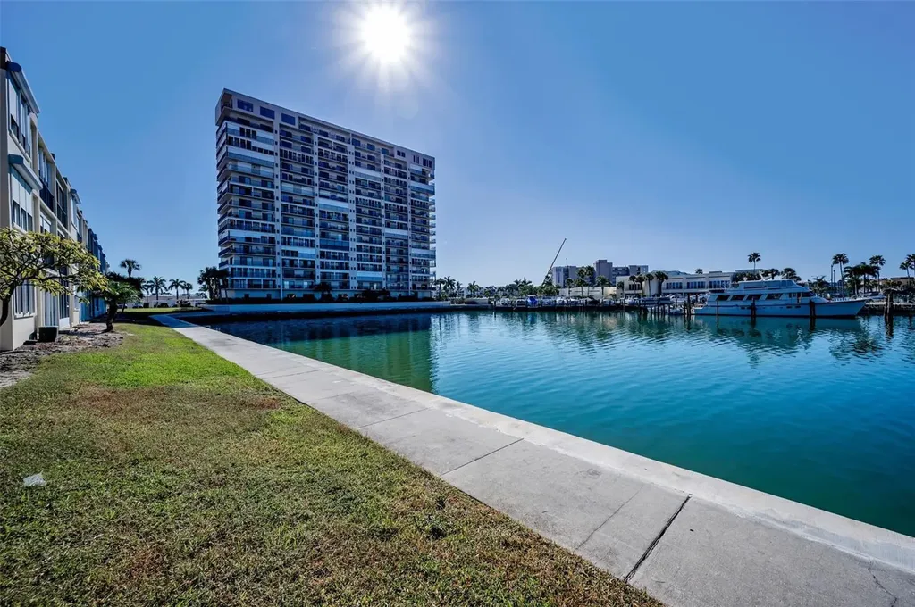 7420 Bay Island Drive South Pasadena FL 33707