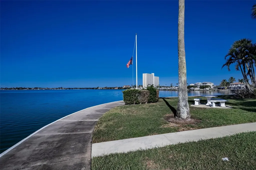 7420 Bay Island Drive South Pasadena FL 33707