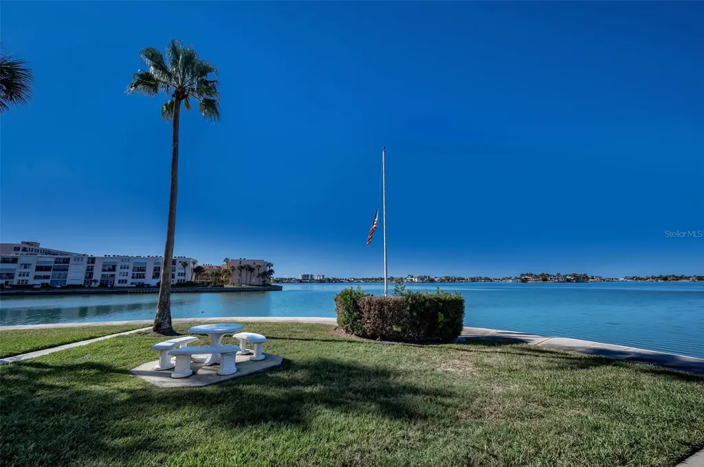 7420 Bay Island Drive South Pasadena FL 33707