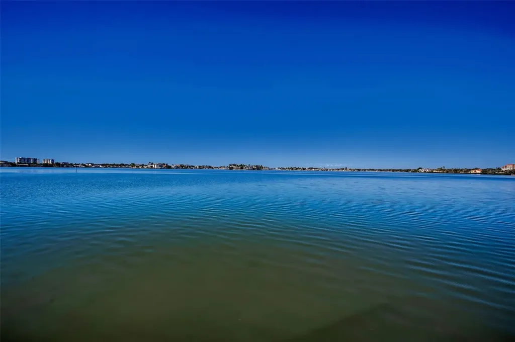 7420 Bay Island Drive South Pasadena FL 33707