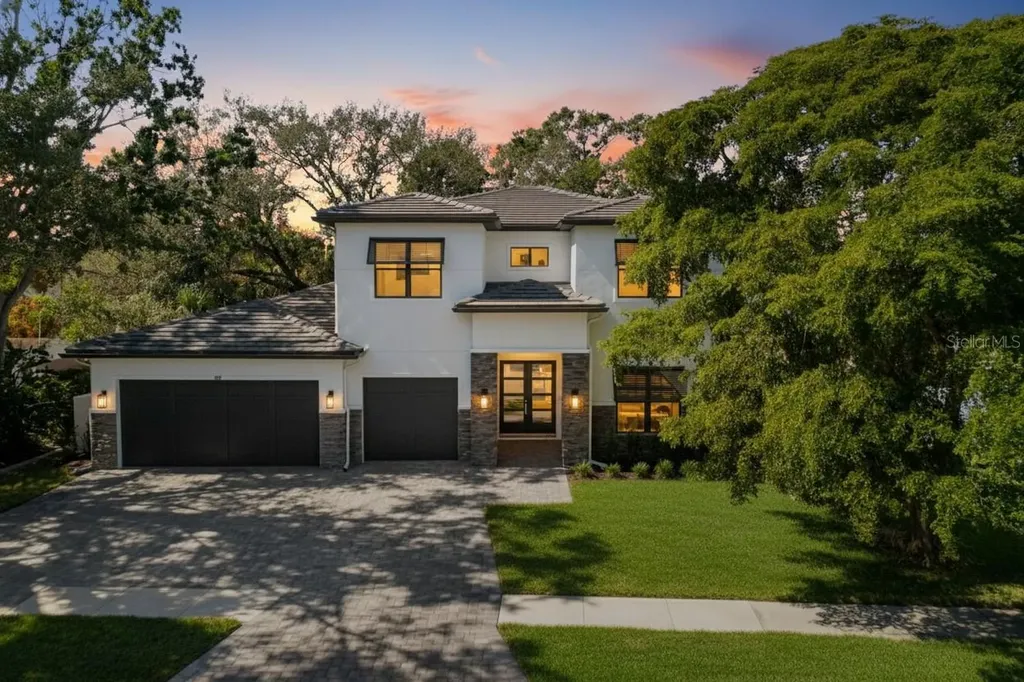 3512 Camino Real Sarasota FL 34239