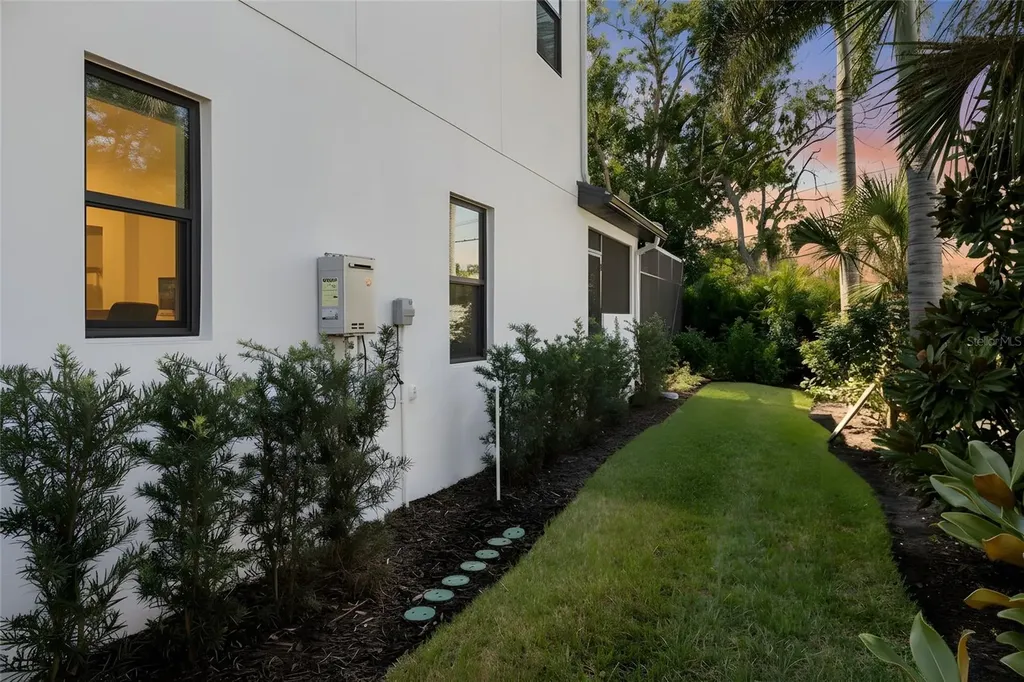 3512 Camino Real Sarasota FL 34239