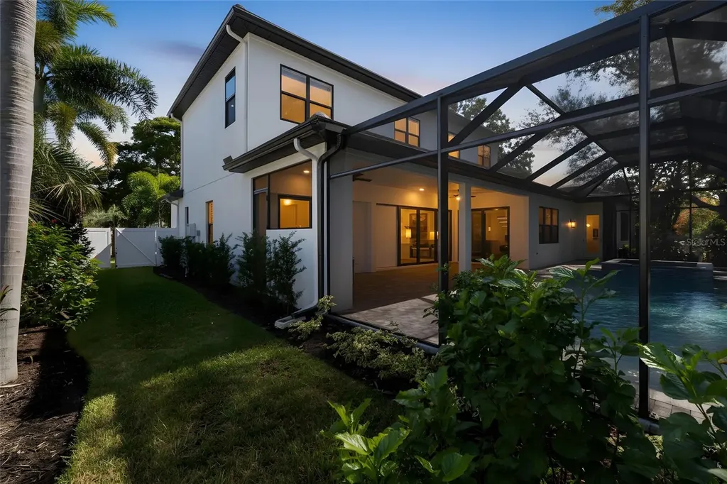 3512 Camino Real Sarasota FL 34239