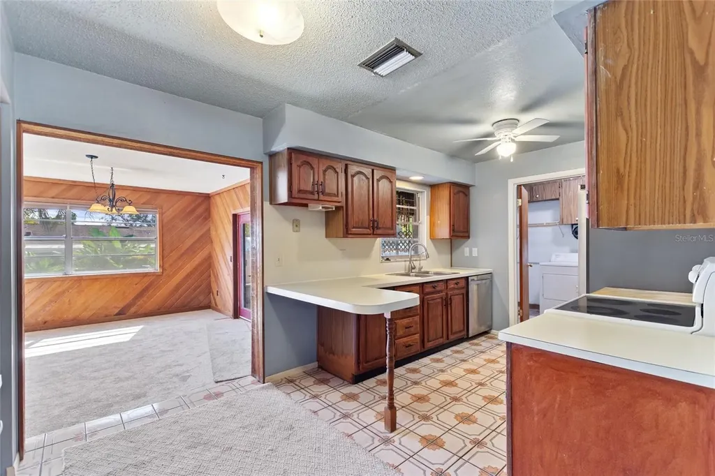 221 Dorothy Street Auburndale FL 33823