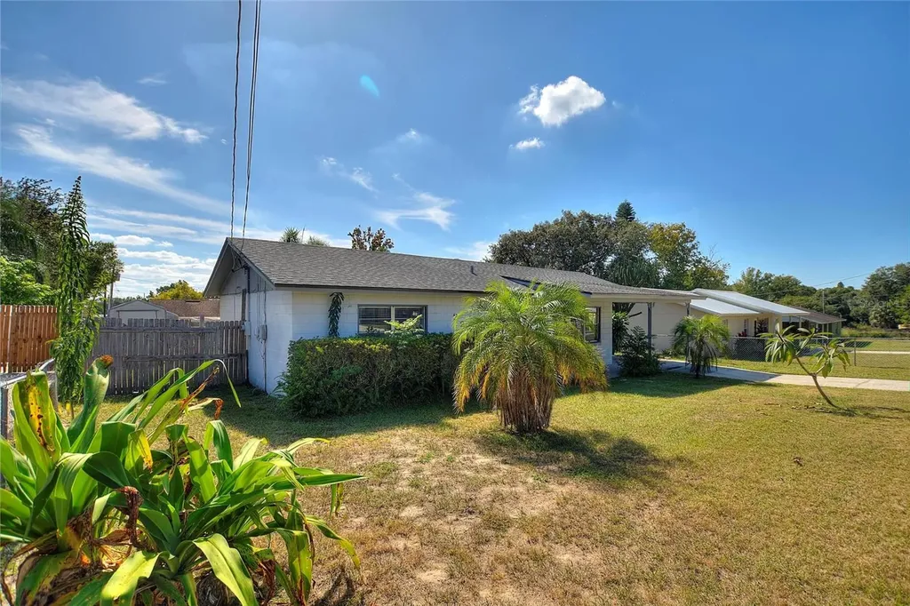221 Dorothy Street Auburndale FL 33823