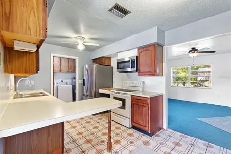 221 Dorothy Street Auburndale FL 33823
