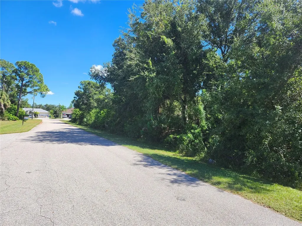 17517 Elmwood Avenue Port Charlotte FL 33948