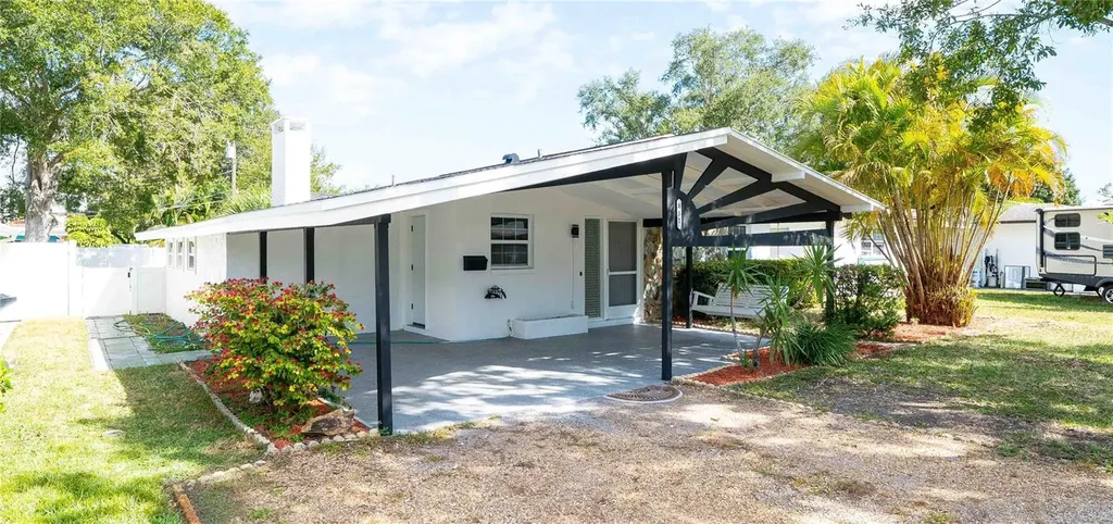 851 76th Avenue N St Petersburg FL 33702