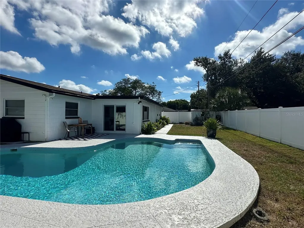 7100 21 Street N St Petersburg FL 33702