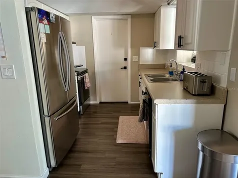 7100 21 Street N St Petersburg FL 33702