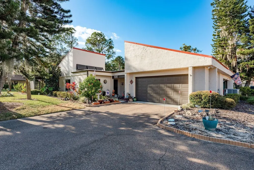102 Capri Court S Plant City FL 33566