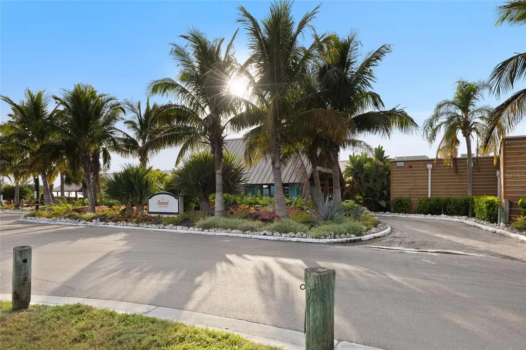 1025 Seagrape Drive Ruskin FL 33570
