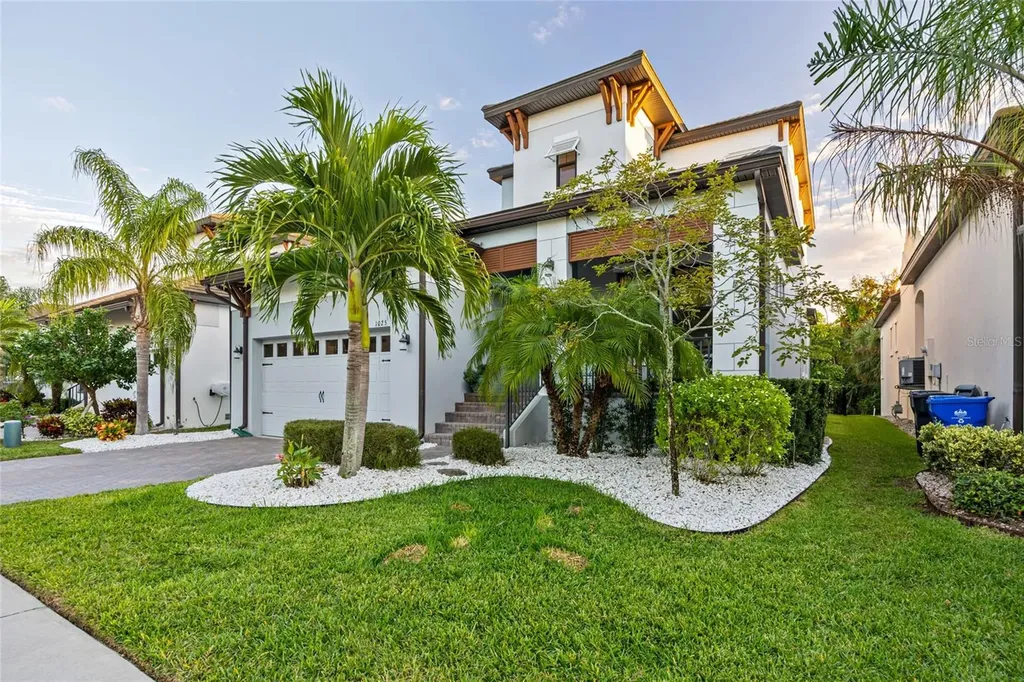 1025 Seagrape Drive Ruskin FL 33570