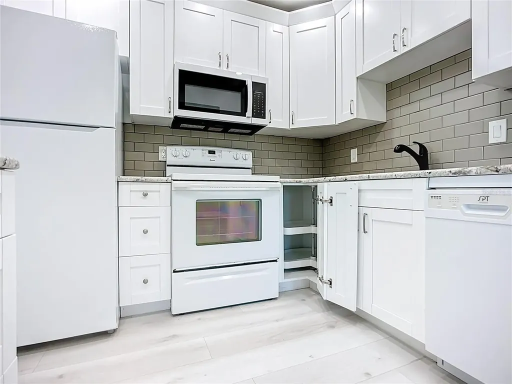 1811 Bedford Lane Sun City Center FL 33573