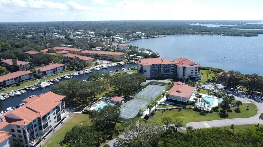 1813 Mariner Drive Tarpon Springs FL 34689