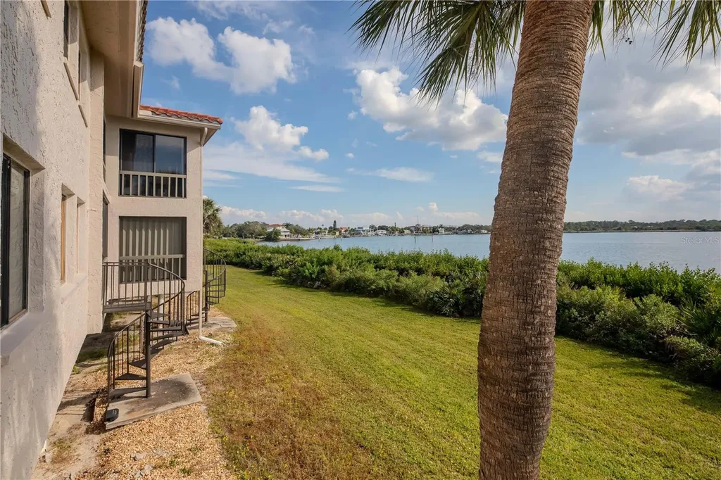 1813 Mariner Drive Tarpon Springs FL 34689