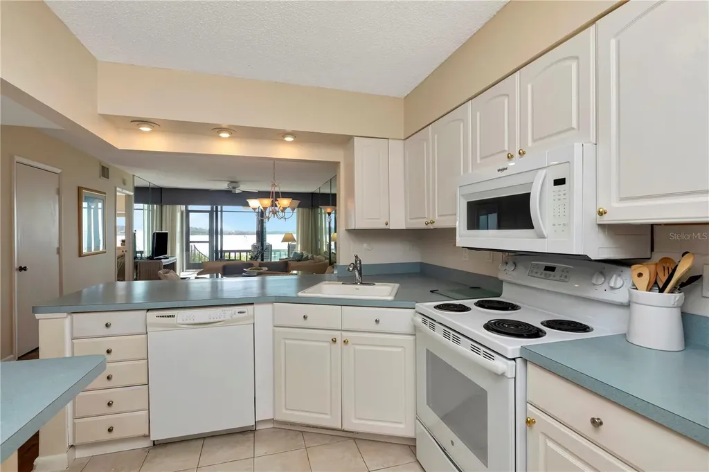 1813 Mariner Drive Tarpon Springs FL 34689