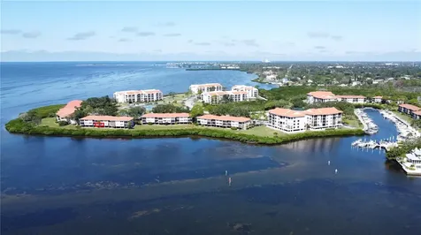1813 Mariner Drive Tarpon Springs FL 34689
