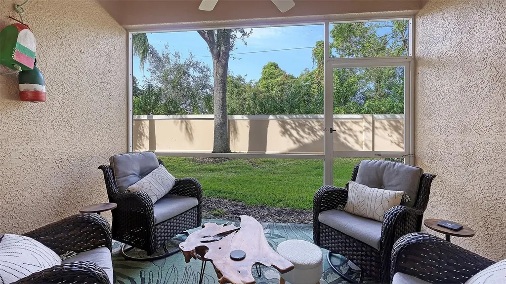 3827 Parkridge Circle Sarasota FL 34243