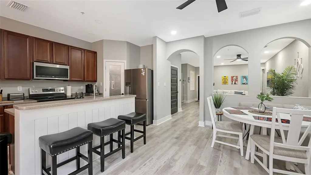 3827 Parkridge Circle Sarasota FL 34243