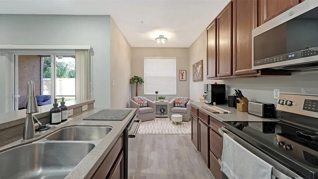 3827 Parkridge Circle Sarasota FL 34243