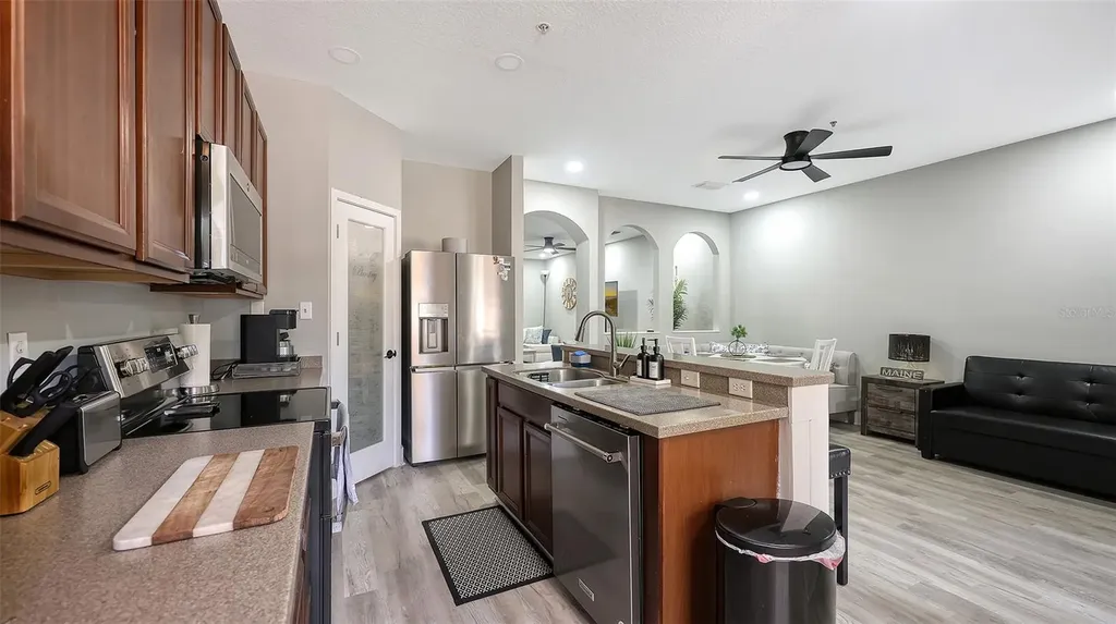 3827 Parkridge Circle Sarasota FL 34243