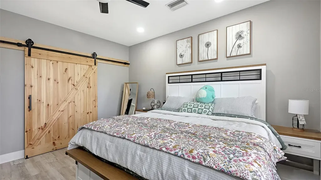 3827 Parkridge Circle Sarasota FL 34243