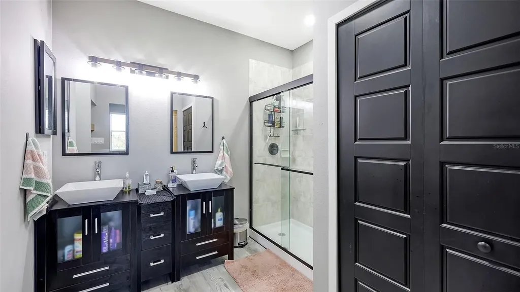 3827 Parkridge Circle Sarasota FL 34243