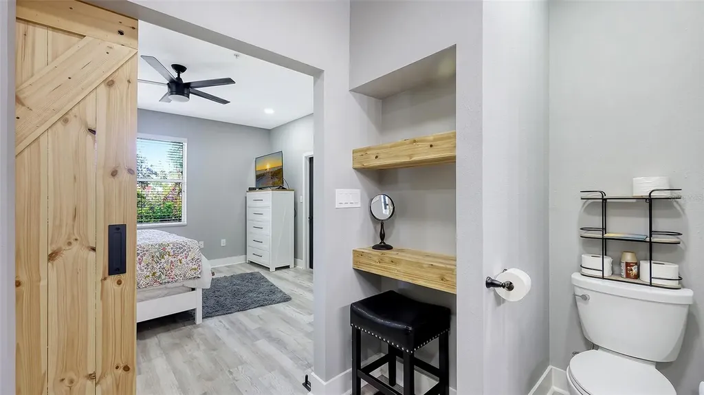 3827 Parkridge Circle Sarasota FL 34243