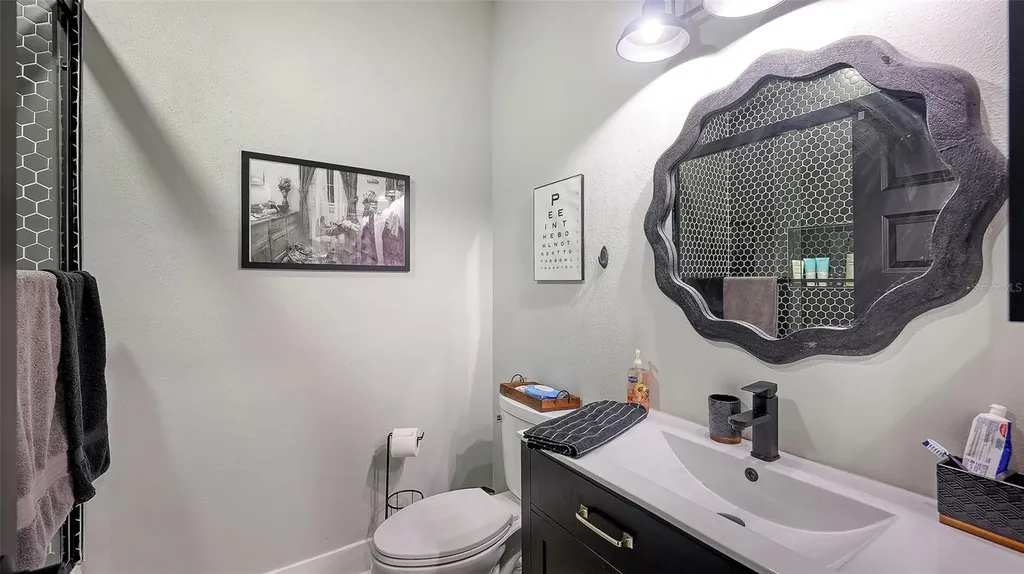 3827 Parkridge Circle Sarasota FL 34243