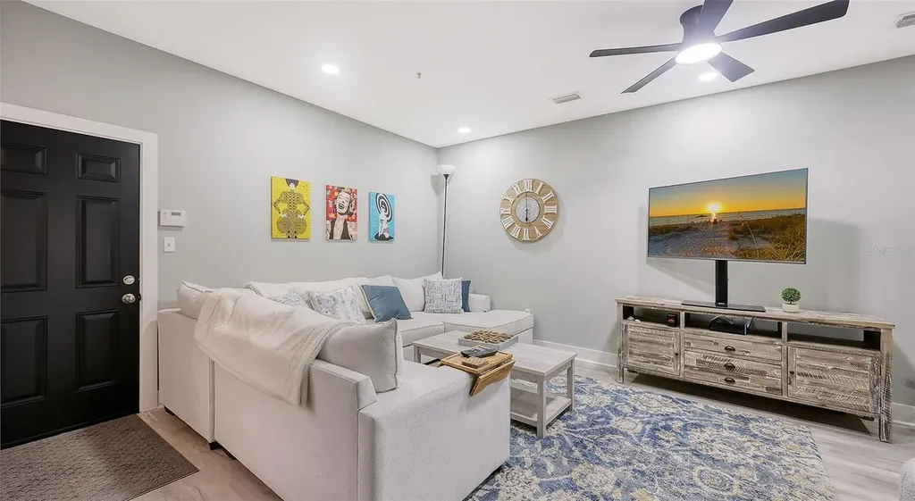 3827 Parkridge Circle Sarasota FL 34243