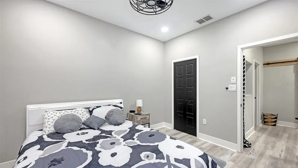 3827 Parkridge Circle Sarasota FL 34243