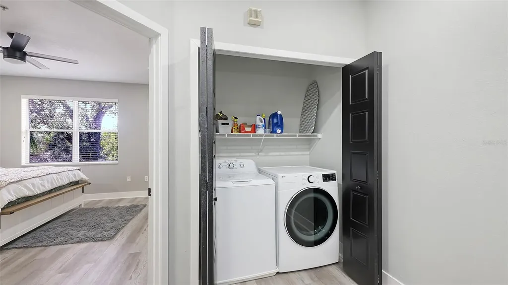 3827 Parkridge Circle Sarasota FL 34243