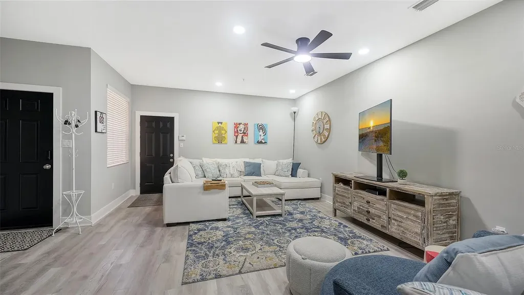 3827 Parkridge Circle Sarasota FL 34243